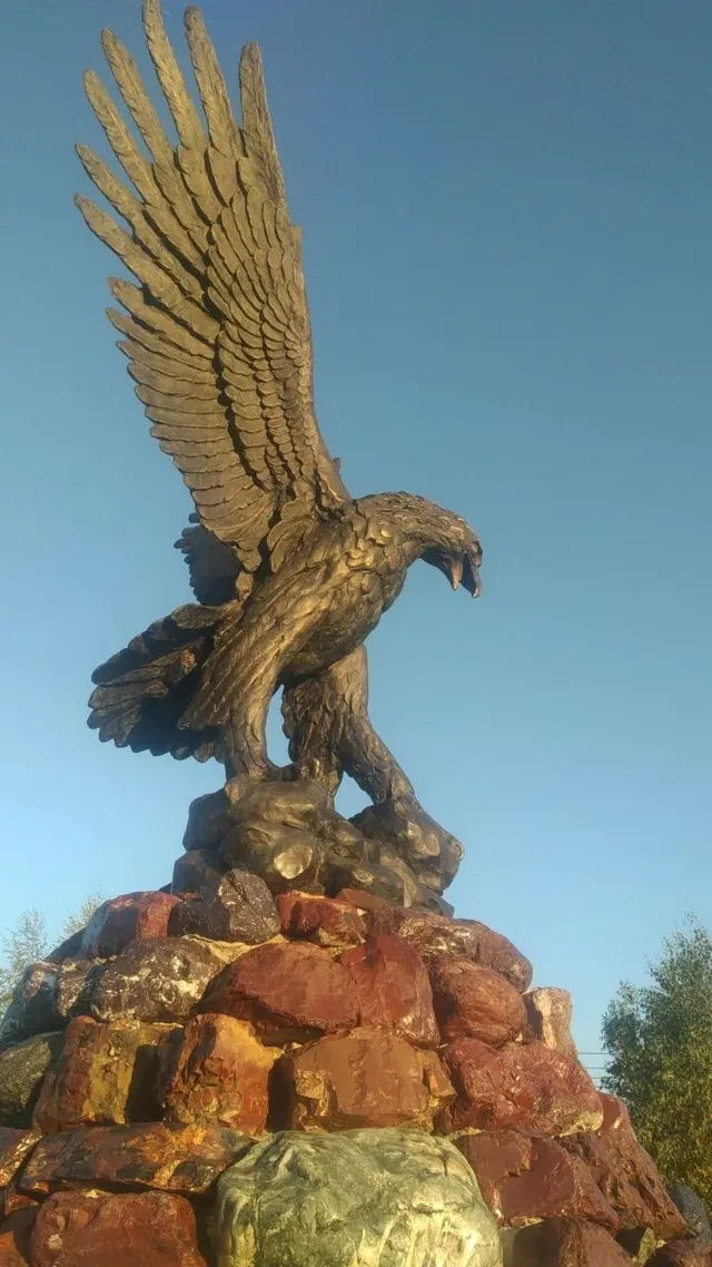 Орёл — скульптура Сергея Кривцова